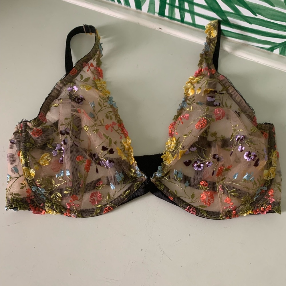 34DDD Victoria's Secret Floral Dream Angels Unlined Plunge Embroidered Bra